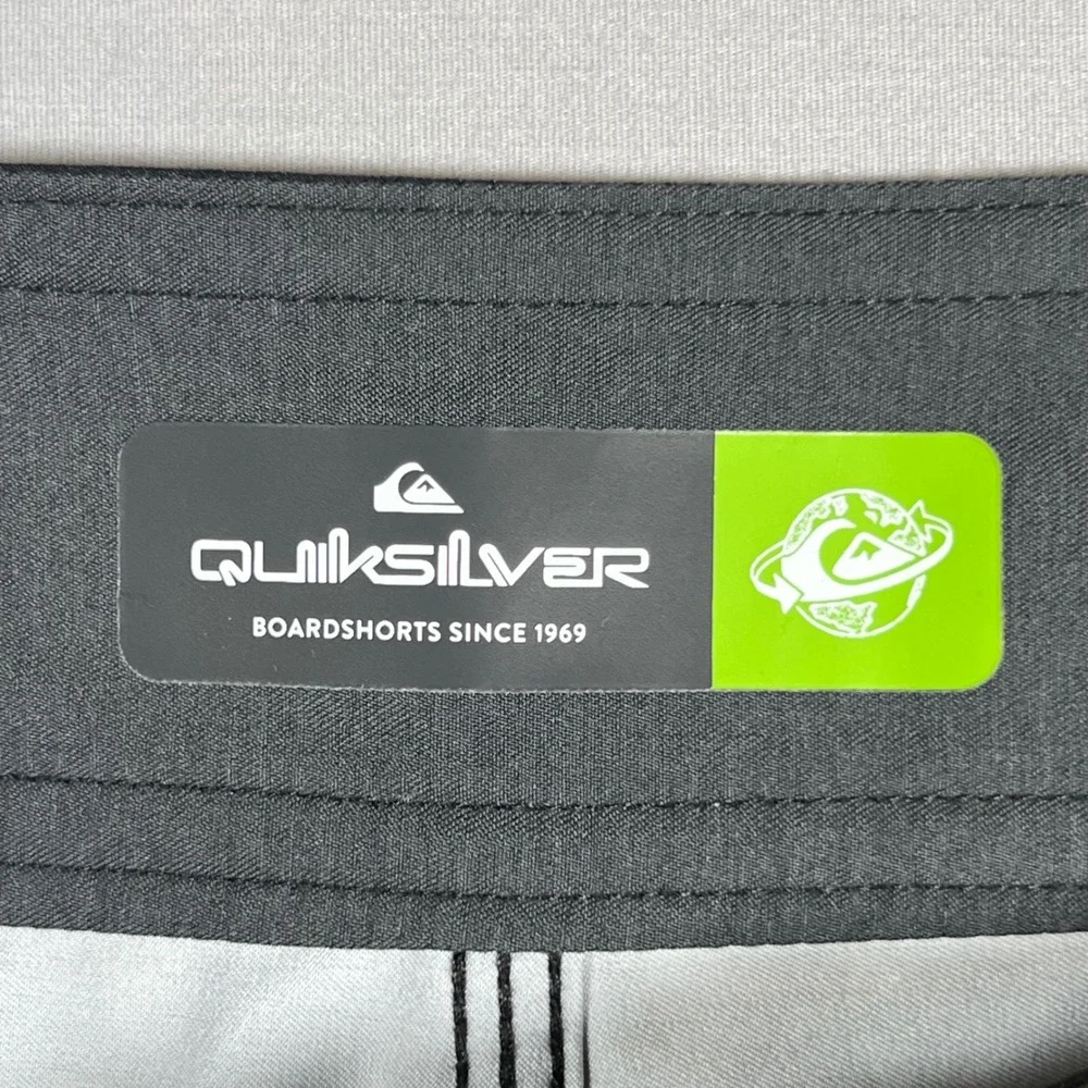 Quiksilver Hawaii Mens SurfSilk Boardshorts Size 40 Green Tribal Swim Trunks